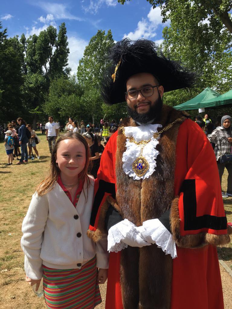 emmasweeneyuk's tweet photo. Lovely to see the @LM_Westminster at Westbourne festival today. He has recently been hobnobbing with the royal family but is equally at home visiting all the communities within westminster.🥰 https://t.co/Ou4YUFe7x1