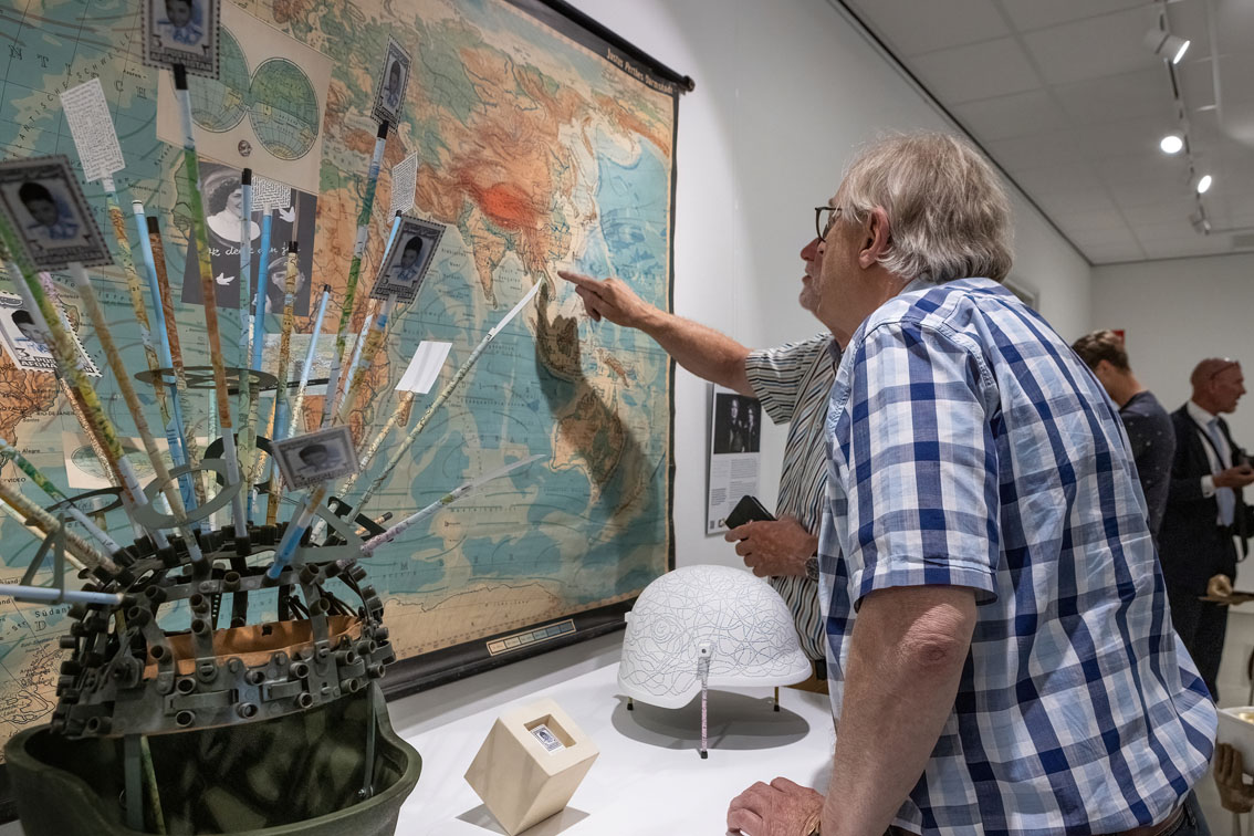 AmyvanSon's tweet photo. Ga #MeeOpMissie met #HelmenVolVerhalen het hele jaar door, niet alleen op #veteranendag
Nu in #MemoryMuseum Nijverdal, Overijssel. https://t.co/xAcDUKhzRb
"Hoe het was om alle kunstwerken voor het eerst allemaal samen te zien? In één woord: geweldig!"
https://t.co/s5WtjKgTEb https://t.co/DIxTFGUxmu
