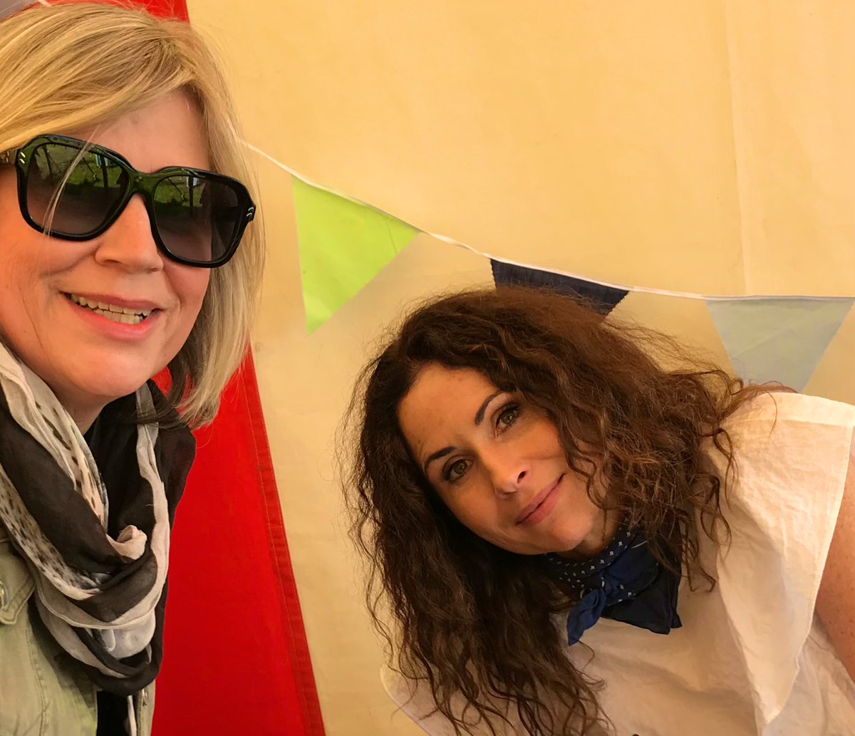 kathleenwyatt's tweet photo. Memories of fabulous #kitefestival. 🪩 👑 @gracejones, signings @blackwelloxford, Minnie meets M & the absolute joy of a @tortoise #ThinkIn with @hardingthehack, @MatthewdAncona & @AliceVSherwood #author of brilliant #AuthenticityBook Phew. Roll on #Kite2023! #TheSocialSuperpower https://t.co/meZGwczUL5