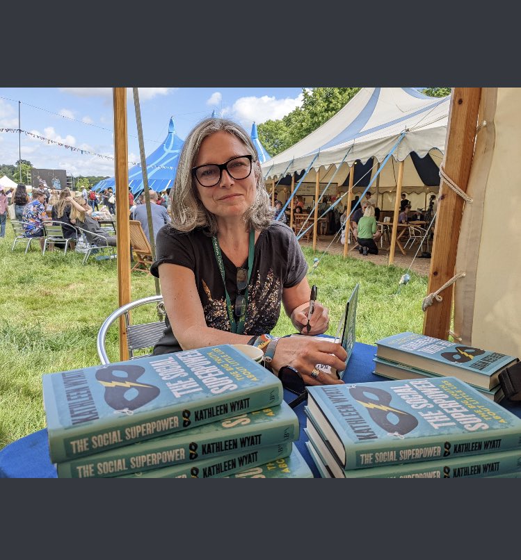 kathleenwyatt's tweet photo. Memories of fabulous #kitefestival. 🪩 👑 @gracejones, signings @blackwelloxford, Minnie meets M & the absolute joy of a @tortoise #ThinkIn with @hardingthehack, @MatthewdAncona & @AliceVSherwood #author of brilliant #AuthenticityBook Phew. Roll on #Kite2023! #TheSocialSuperpower https://t.co/meZGwczUL5