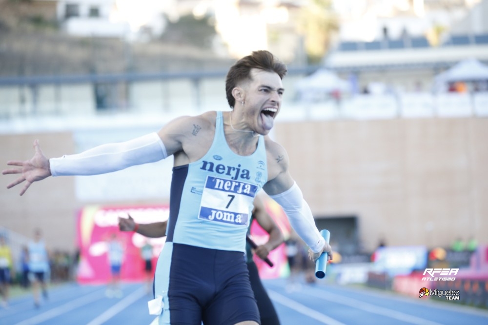 atletismoRFEA's tweet photo. 4 x 100 m 🚹#CEatletismo 

CAMPEÓN
@Nerjaatletismo 39.88

Arrasan en el relevo corto y regalan a su afición un gran triunfo, el primero absoluto de su historia

PROFETAS EN SU TIERRA

👏👏👏

📺 @teledeporte
📺 Multipantalla https://t.co/cqktTskGmI
📊 https://t.co/3ecZqUESeF https://t.co/Ttdi9r7SbX