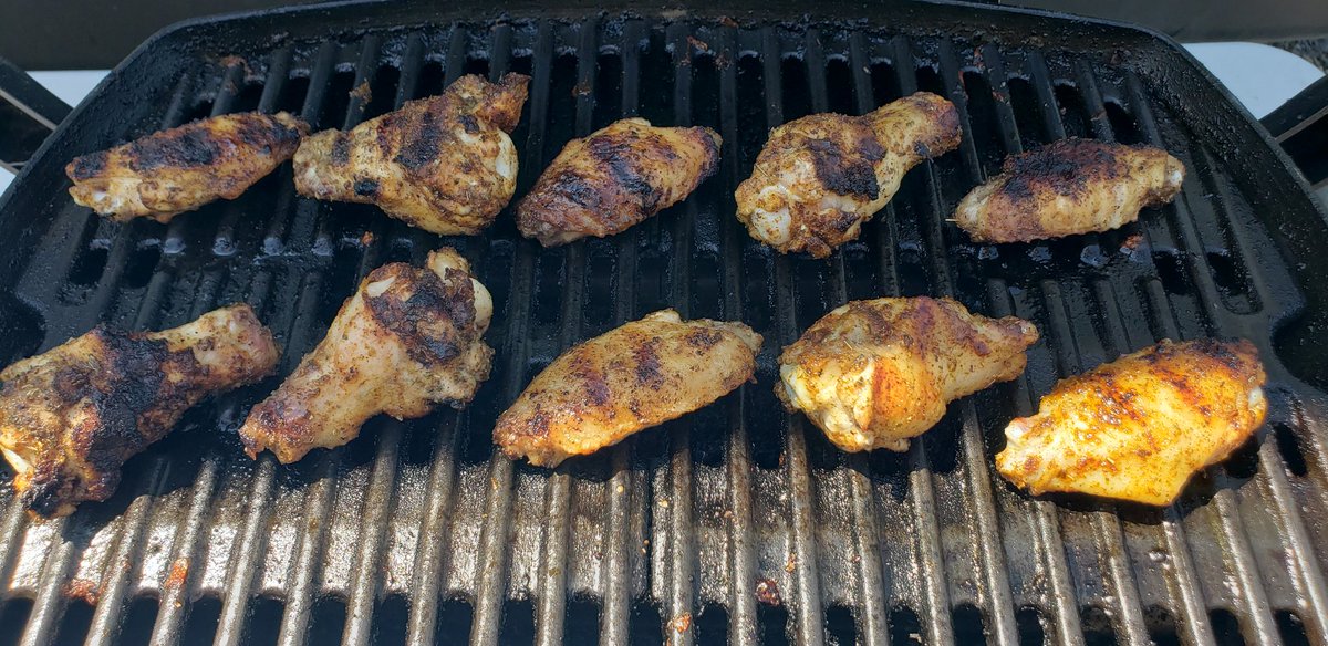 USMCTexian's tweet photo. Coat with olive oil and add random spices from the spice depot. #TexianGrill #chickenwangs #barnyardpimp #darkmeat @WeberGrills @HEB https://t.co/z49JfseVIJ
