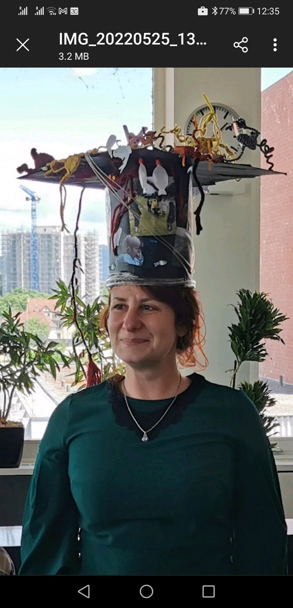 Big congratulats to @BionicCamel who received her PhD for her detailed EM reconstructions and anatomical analysis of olfactory bulb neuronal circuits in zebrafish. Breathtakingly beautiful results. Tall hat is well-deserved!