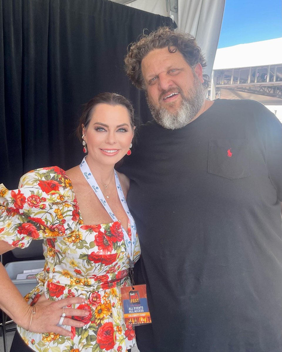 dandrasimmons's tweet photo. I’m in BBQ heaven @ilaniresort!❣️
I’ve been having the best time as the emcee of the event and learning from the best pitmasters around! 🔥

#ilani #ilaniresort #ilanibbqfest #bbqfest #bbq #pitmasters #chefs #foodnetwork #netflix #davidrose #rasheedphilips #aaronmay #kevinbludso https://t.co/GqCj11dxs7