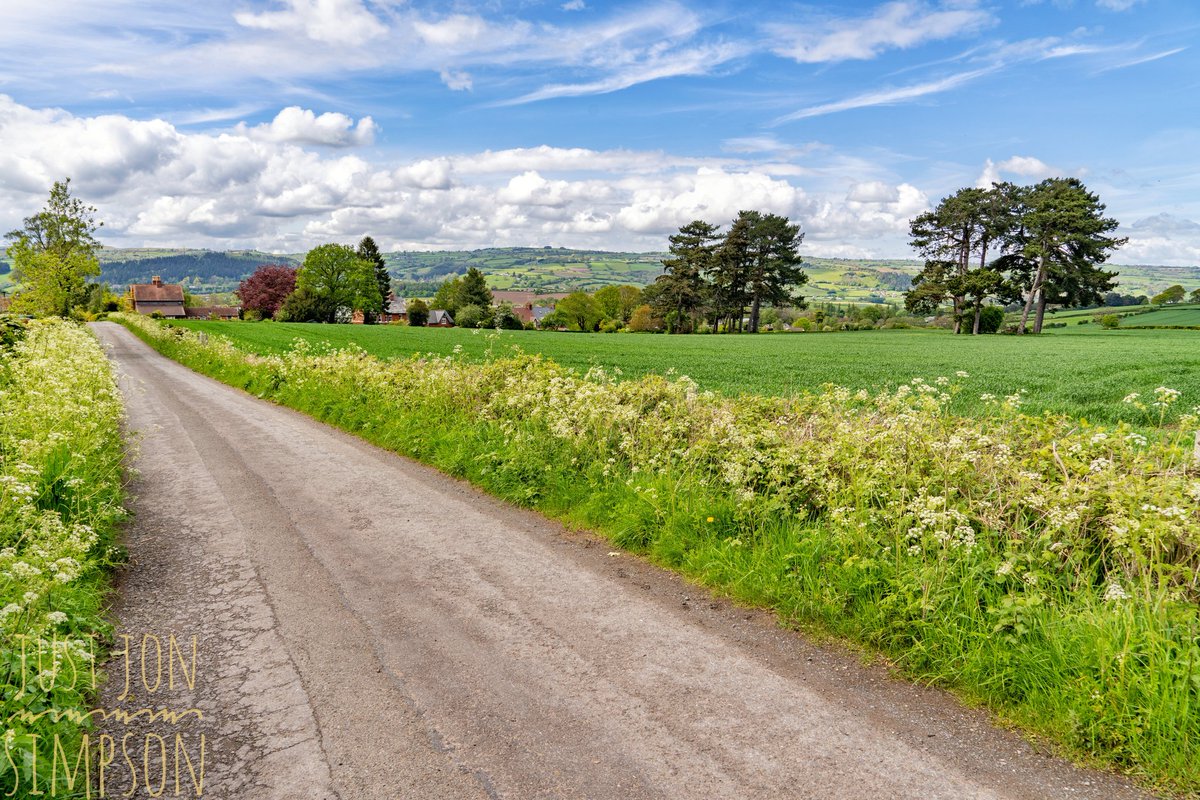 justjonsimpson's tweet photo. St Mary's Church in #Cusop, #Herefordshire, just outside Hay-on-Wye. Described by Sir Stephen Glynne in 1851 as "a very small church in a lonely situation". In fairness to Glynne it's not a massive church, but does command amazing views of the surrounding countryside. https://t.co/VC7XkEbKR9