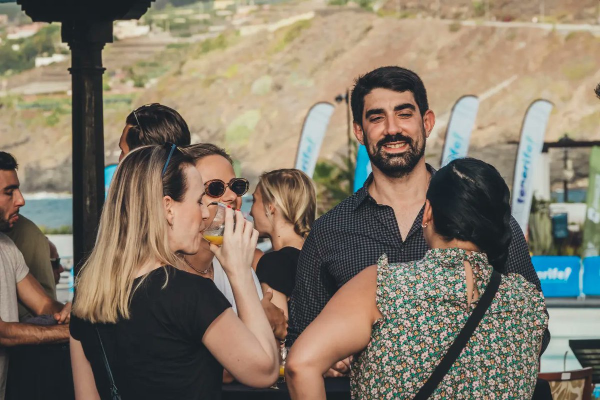 DigitalNomadF's tweet photo. MEET &amp; BUILD 🔛 La zona de networking y meet-ups de Tednomad donde hacer contactos de todo ámbito, compartir, crecer y generar vínculos, negocios y nuevas creaciones para entornos de trabajo remotos y digitales 🙌 Así lo vivimos en el Lago Martiánez. https://t.co/nM7T4sqe3N