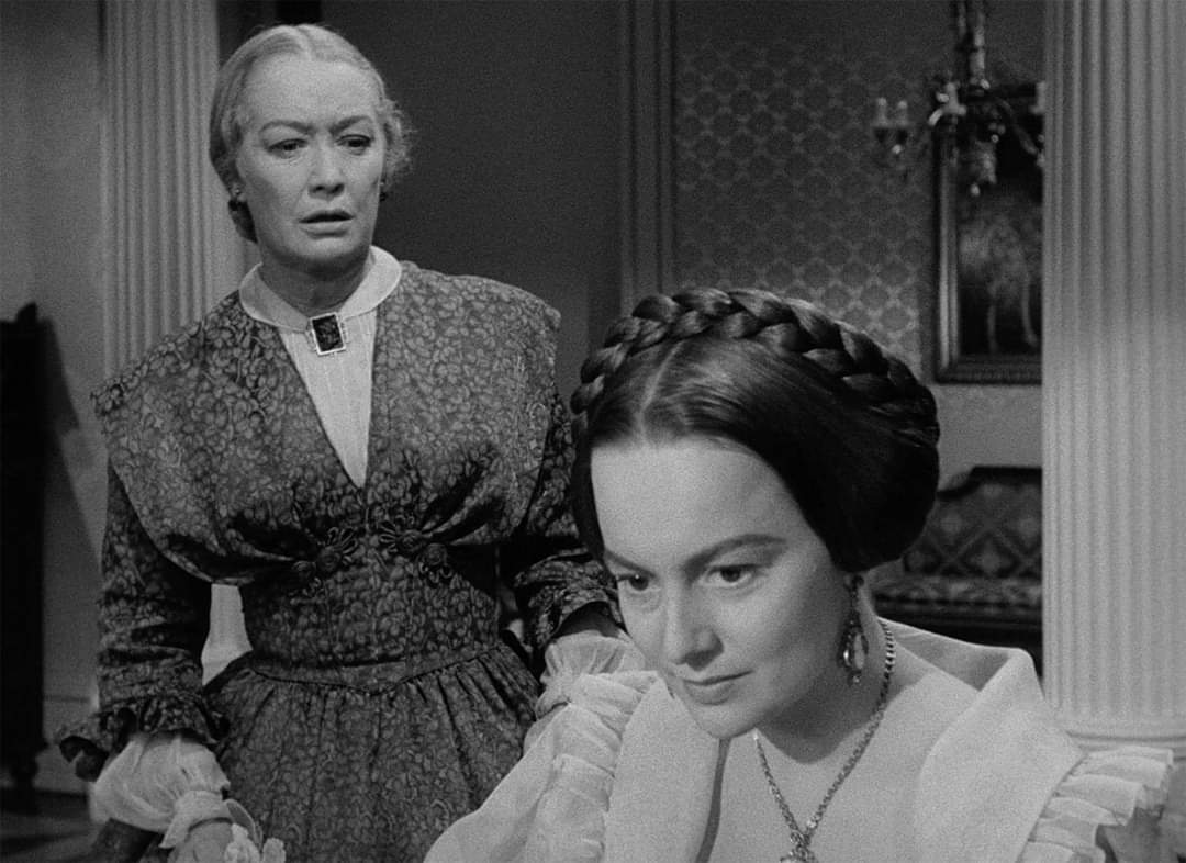 Noirchick1's tweet photo. "Yes, I can be very cruel. I have been taught by masters." The immortal line by Olivia de Havilland to Miriam Hopkins in the classic film "The Heiress" (1949)
#OldHollywood #AcademyAward #Filmtwitter https://t.co/LnLNkj02is