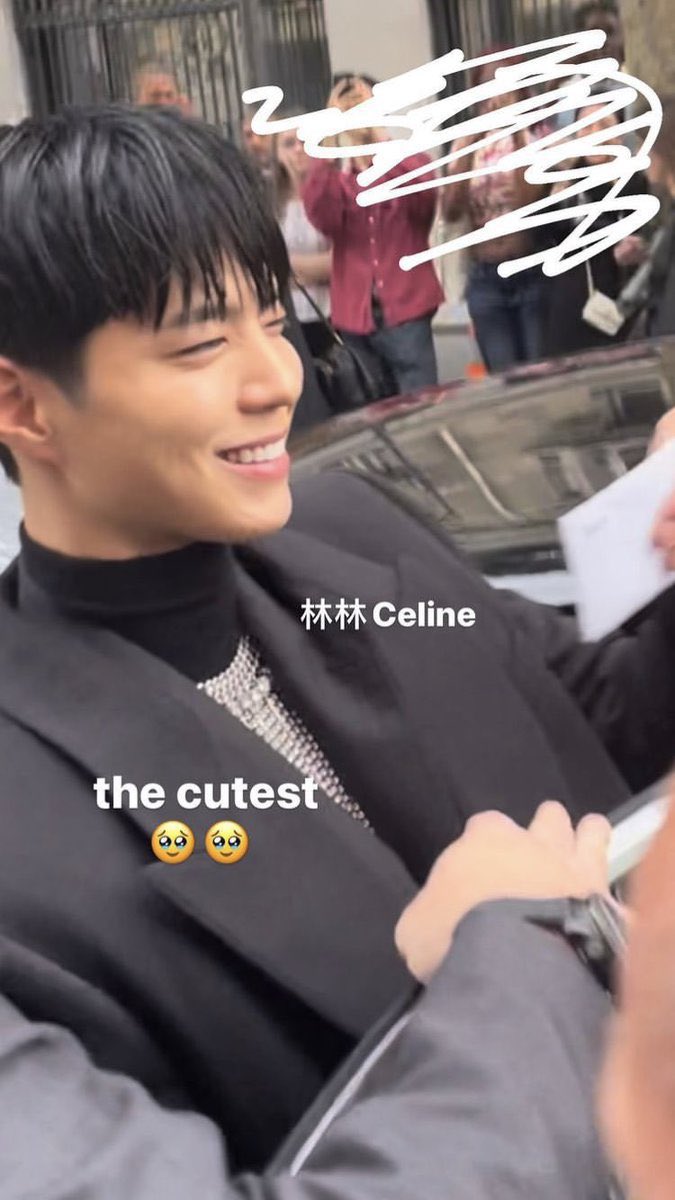 BTS V News / ʟᴀʏᴏ(ꪜ)ᴇʀ on X: Park Bo-gum has arrived. He looks great!  Waiting with baited breath for Taehyung! KIM TAEHYUNG AT CELINE SHOW  #TaehyungxCelinePFW #TAEHYUNGxCeline  / X