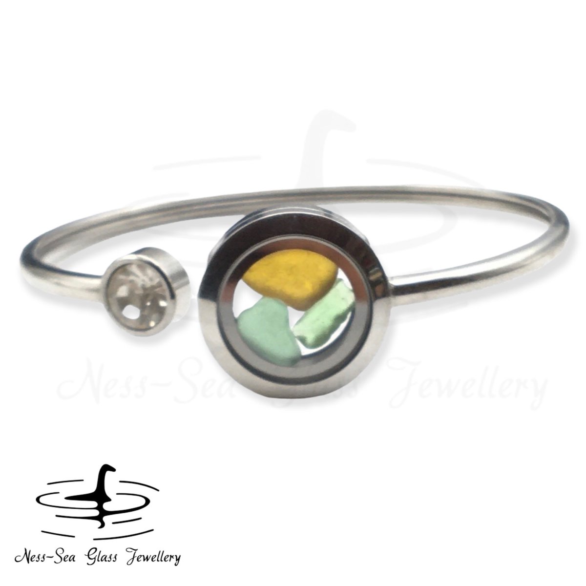 Ness_SeaGlass's tweet photo. Come shop with us for gifts and jewellery made with sea glass from the shores of Loch Ness. 
You will also discover a range of non sea glass gift ideas for the whole family. 

https://t.co/yDI5BzoudH

#sbs #scottishseaglass #mhhsbd #craftbizparty https://t.co/mNoaFatUUS