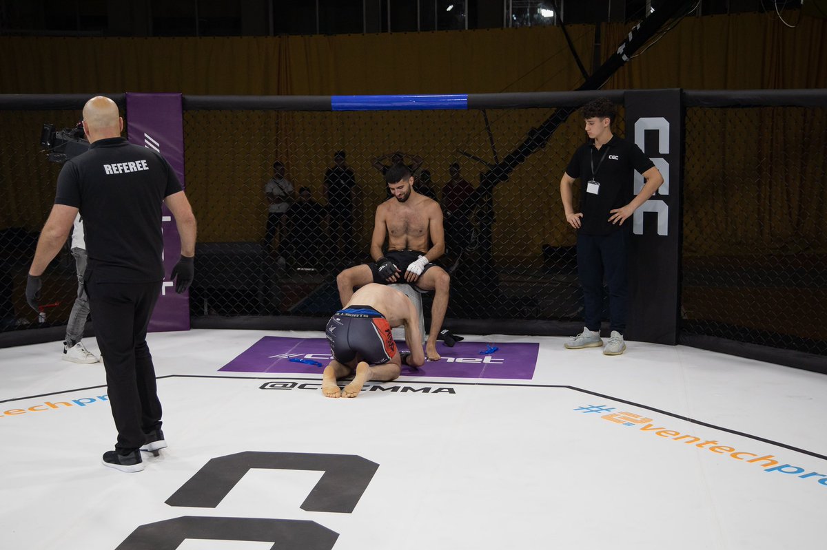 That’s how you finish a fight 😬
“Forgive me for beating you ass up”

youtu.be/ZREraWgNTIs