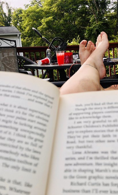 Time to relax and read a good book https://t.co/cRq0qt3xVH