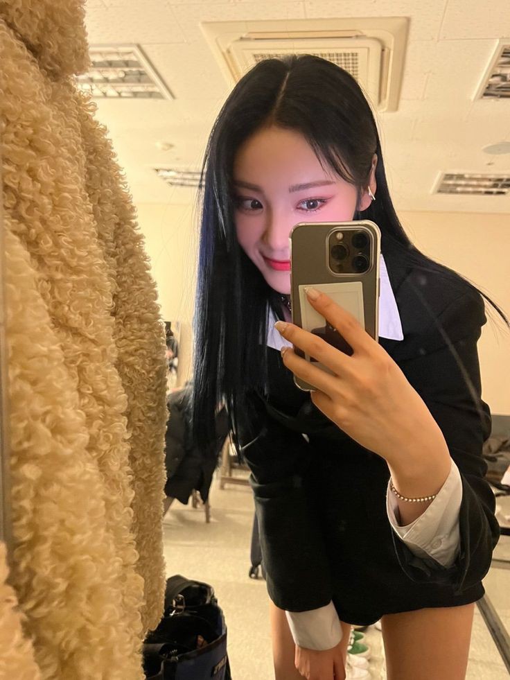 uv_nora's tweet photo. @𝘯𝘰𝘳𝘢𝘴 new post – #uvpublic #uvevent 

prontissima para minha última apresentação do festival, nos vemos lá, moonlights??? hoje estarei com alguém especial ❤️❤️‍🔥 https://t.co/GCjLAgA4iH