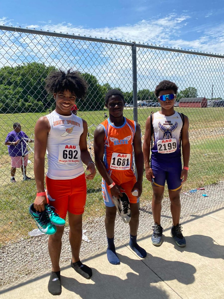 BryceJThompson5's tweet photo. 🦵☠️💨💨💨Shout out to my KC OUTLAWS mates...Kayden Augustus, Isaiah Stephens, and I for qualifying for the 2022 AAU Track Nationals‼️‼️‼️ https://t.co/dEl8v4vZZ9