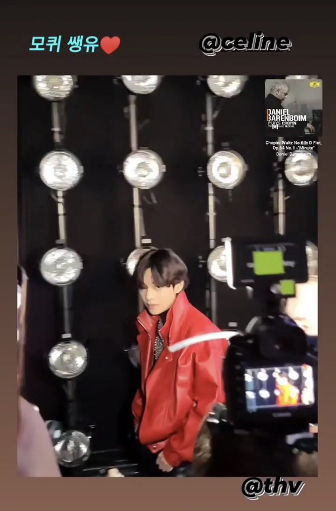 btsvotingvn's tweet photo. TAEHYUNG TẠI CELINE ĐÚNG LÀ LÀM NGƯỜI KHÁC PHẢI HÁ HỐC MỒM. 😉

KIM TAEHYUNG AT CELINE SHOW
TAEHYUNG TAEHYUNG
#TaehyungInParis 
#TAEHYUNGxCeline #TaehyungxCelinePFW https://t.co/fKp2Ra5x5f