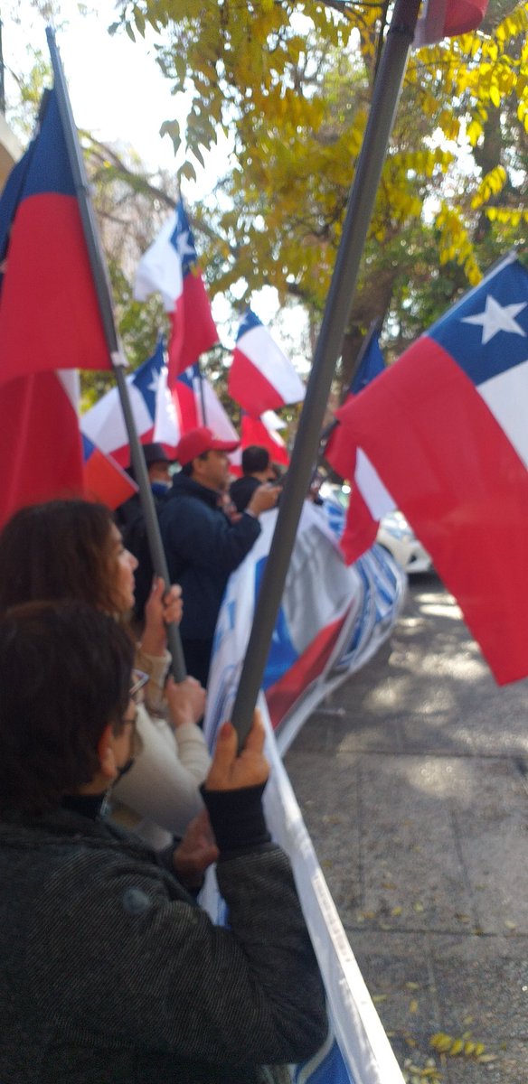 Francis25830521's tweet photo. Ahora es momento de repetir mi agradecimiento a ese 22% que fue capaz de negarse al chantaje de la violencia, y de anticipar lo que se venía, algo que muchos políticos "avezados" no pudieron ver. 

Luego de perder, siguieron sin detenerse, ustedes son los héroes, y los líderes. https://t.co/qr7zOjLlrp