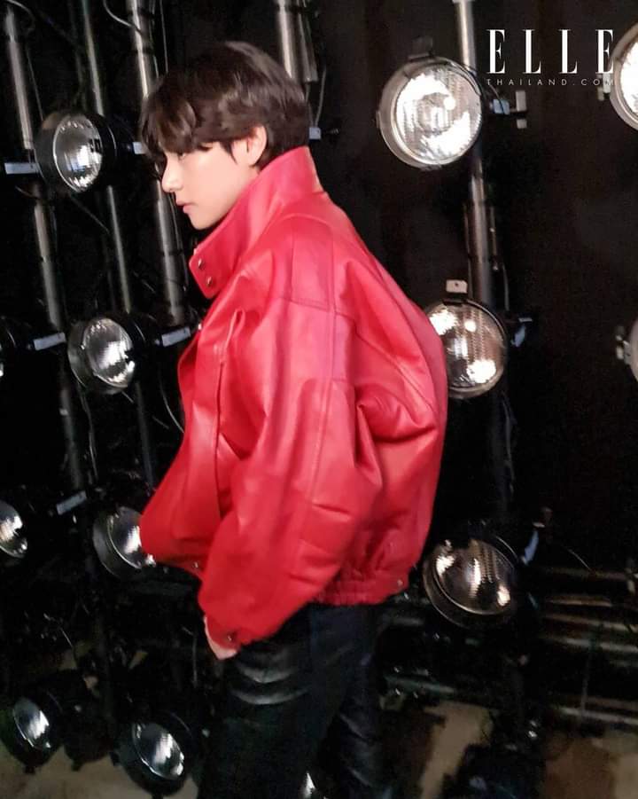 Mon23366708's tweet photo. Má nó đẹp xễuuuu 
TAEHYUNG TAEHYUNG 
#TaehyungInParis
#TAEHYUNGxCeline https://t.co/GlrZLnkCBT