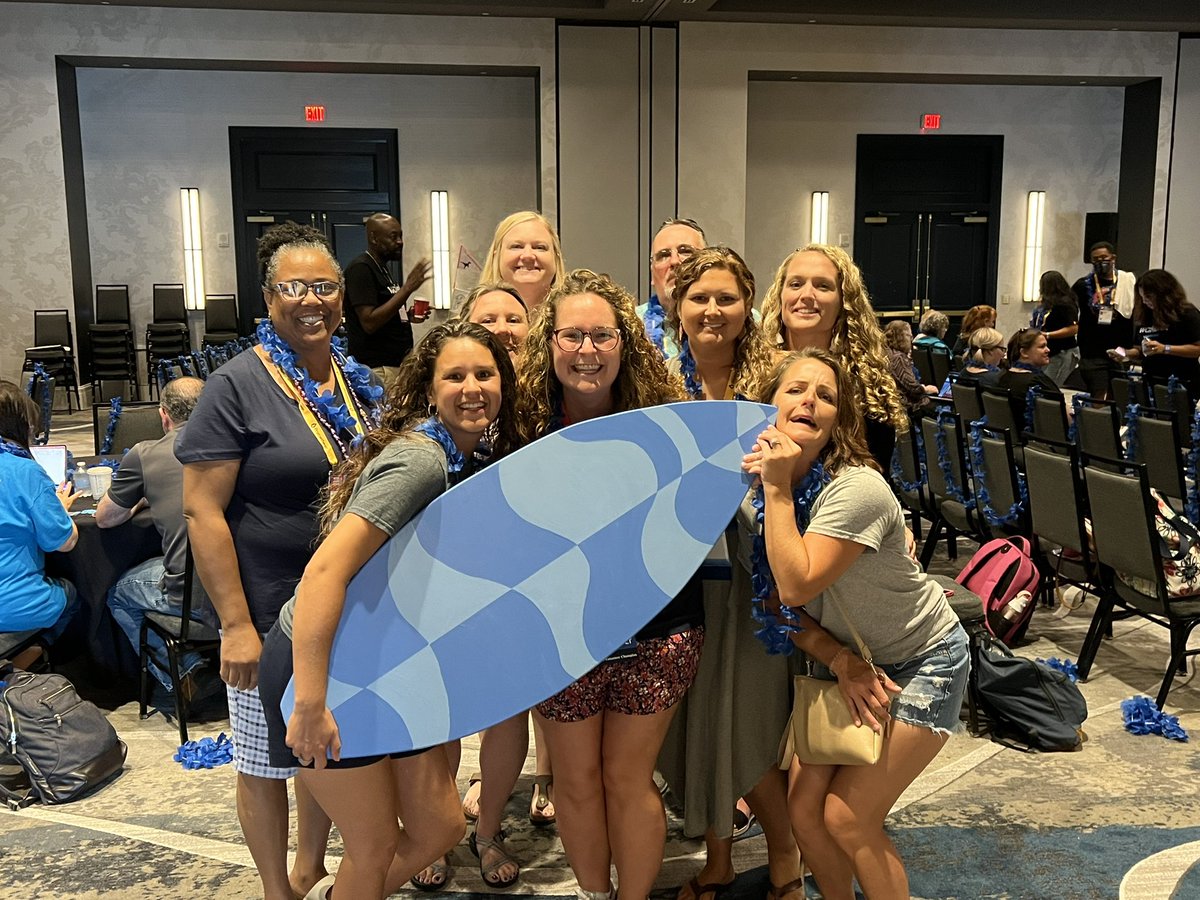 #OnslowDLT is riding the #WakeletWave at <a href="/wakelet/">Wakelet 💙</a> Surf School at #ISTELive