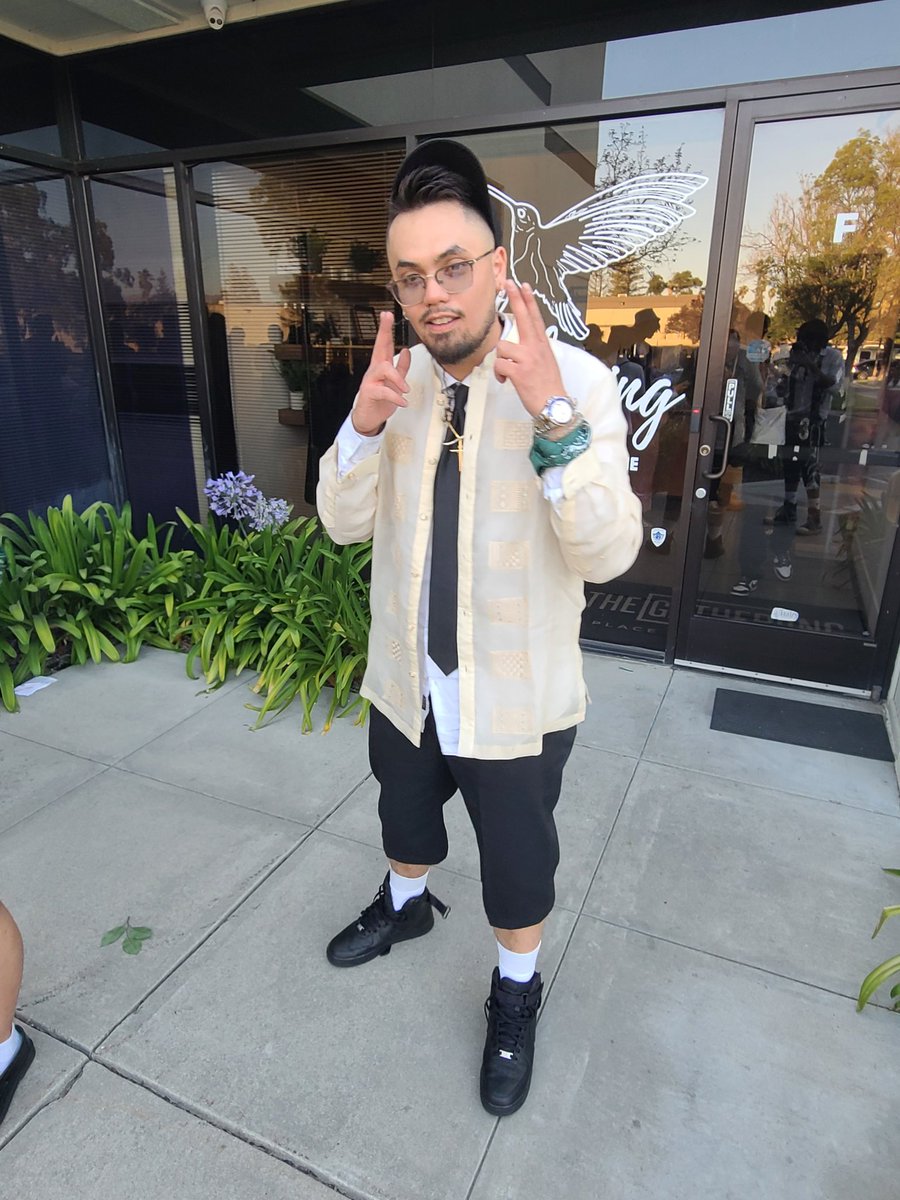 Kyle_Martin35's tweet photo. business casual https://t.co/4uedtEpYiA