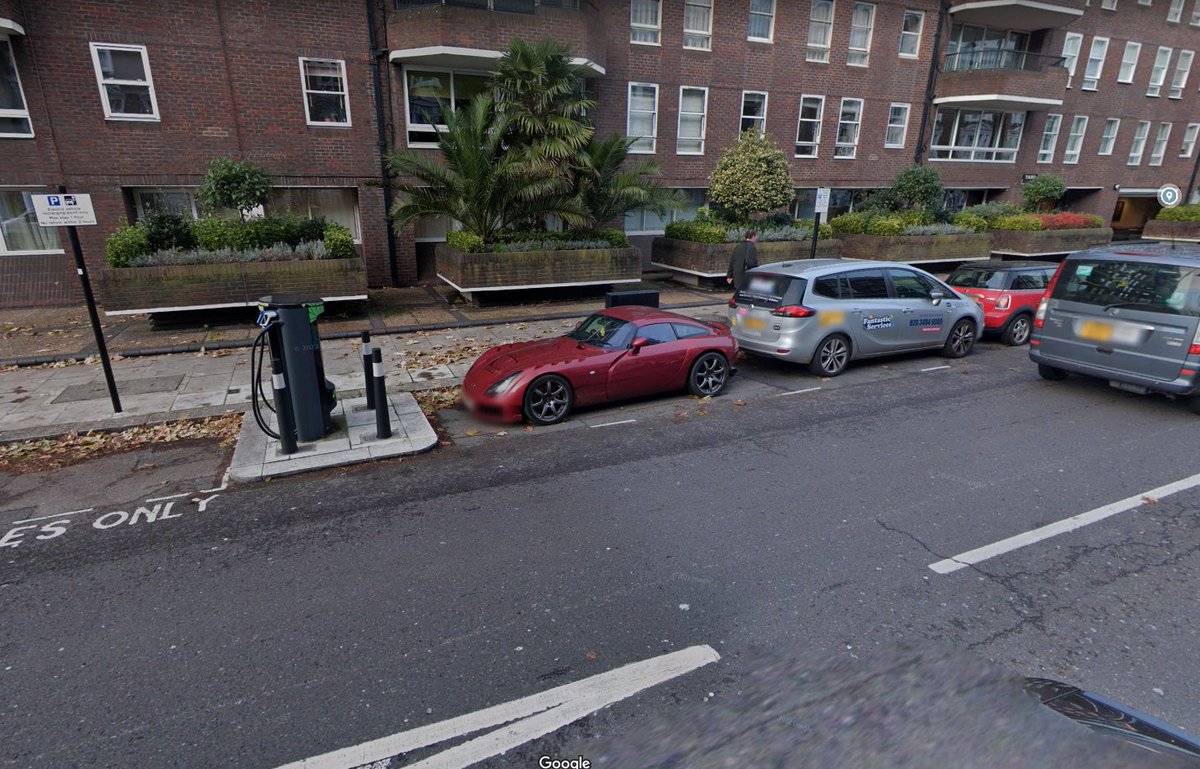 Cars_SV's tweet photo. The insane TVR Sagaris in London, England - December 2021 #StreetViewCars #SV_Quirky

Note the transparent polycarbonate rear spoiler and the side exit exhausts just behind the rear wheels. Shame they were never able to make the new TVR Grifitth to bring back the brand https://t.co/DWctfAyjJY