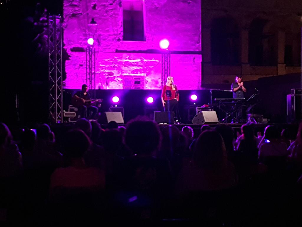 club_dante's tweet photo. #GinevraDiMarco, Francesco Magnelli e Andrea Salvadori chiudono alla grande, interpretando #MercedesSosa, la sezione #Traduesponde del @festivAlghero. Appuntamento al 2023! https://t.co/UlBMKPyCbP