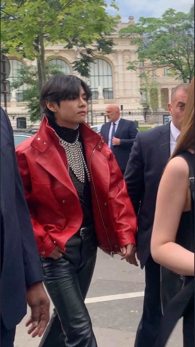 Üstümde yürü lütfen yüce KİM TAEHYUNG