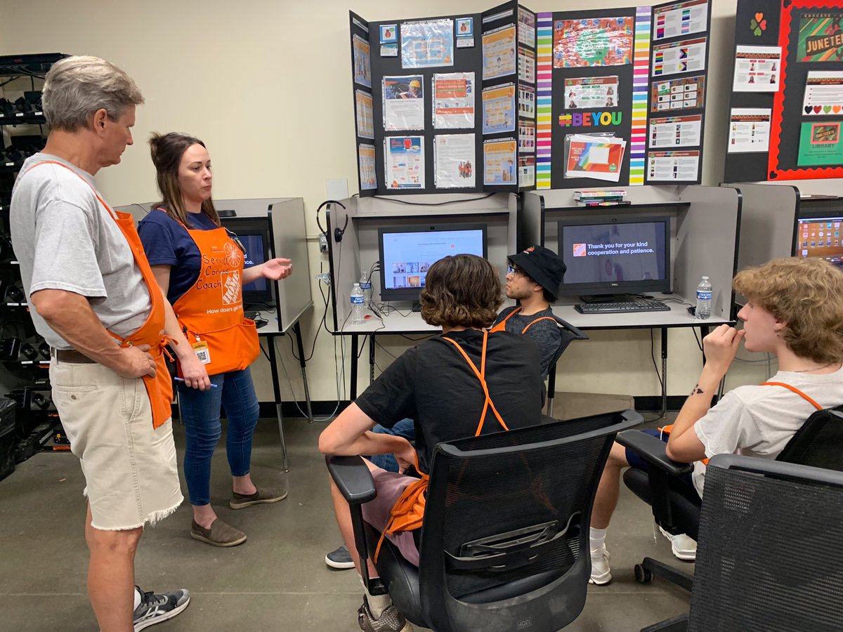 MollyWalsh_THD's tweet photo. Amazing job to Amanda Service Connect Coach for taking the time to train our new associates on Service Connect! @PeggyJoHillard1 #KnowledgeIsPower #ServiceConnect https://t.co/KdfBebB0hM