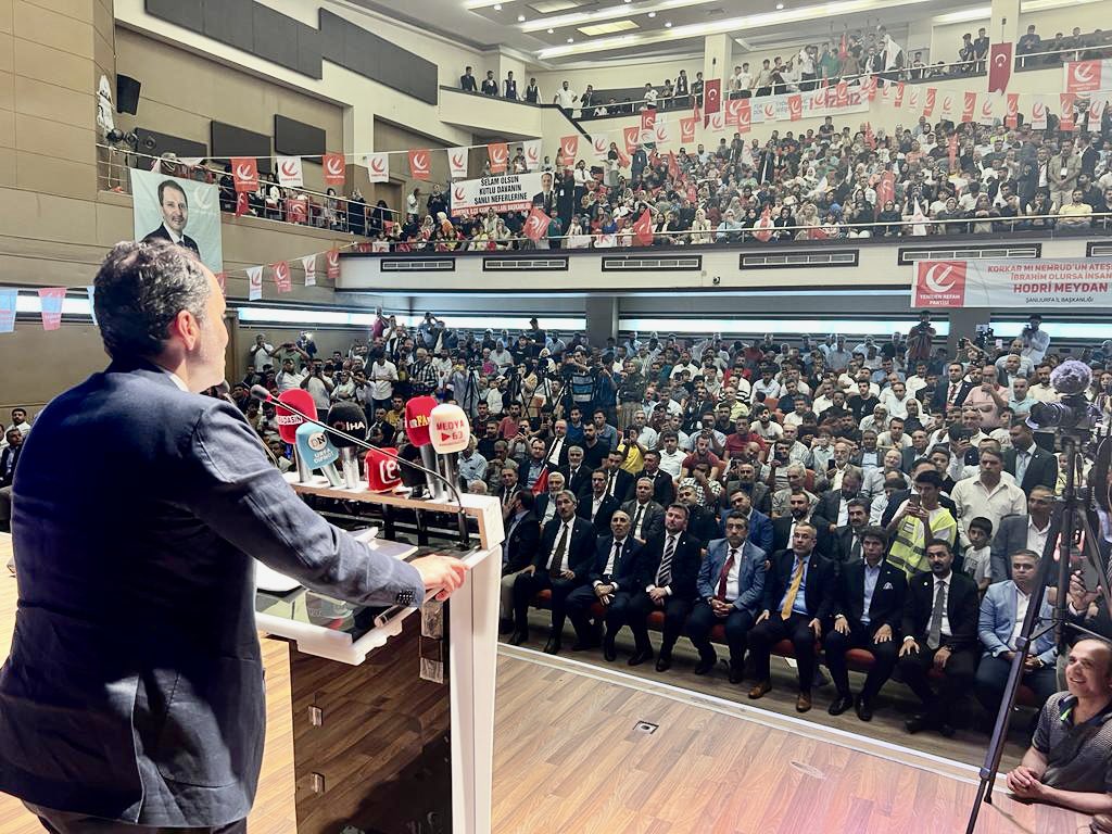 erbakanfatih's tweet photo. Şanlıurfa’ya da bu yakışırdı... 
Şanlıurfa 2. Olağan İl Kongremizi muazzam bir coşku ve katılımla gerçekleştirdik. Emeği geçen tüm teşkilat mensuplarımıza teşekkür ediyor, il başkanlığına seçilen İsmail Yavuz başkanımızı ve yönetimini tebrik ediyoruz. https://t.co/7jibX9i45K