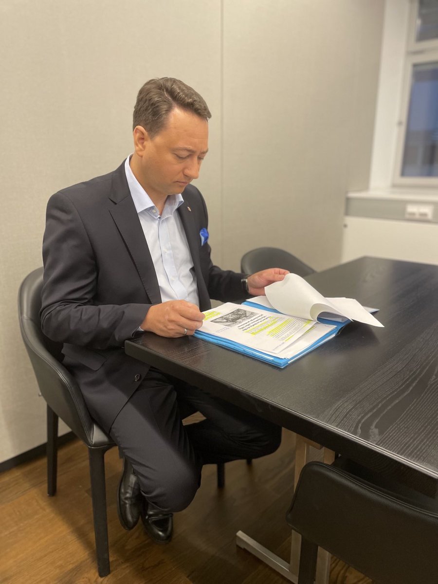 Letzte Vorbereitungen für das heutige #ImZentrum zum Thema Ukrainekrieg und Energiekrise.