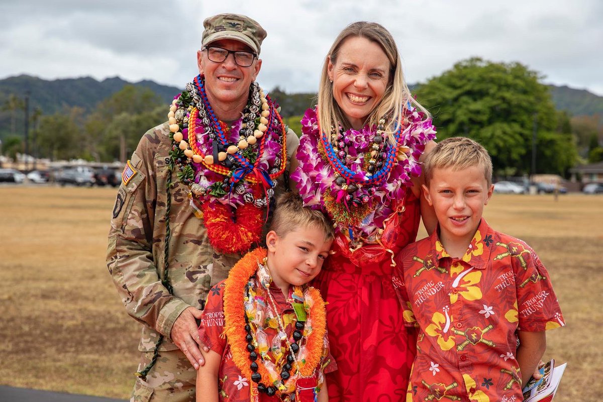 25thDivarty's tweet image. Last we we said farewell to DIVARTY Brigade Commander, COL Schott. Thank you Thunder 6 for everything you’ve done for the Brigade, you will be missed.

COL Katz we look forward to what you have in store for the #TropicThunder Ohana. We know you’ll do great! ⚡️ 

#TropicLightning
