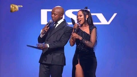 kidotsoenyane's tweet photo. Last night everything was perfect I can't get over this moment of you #MphoXMVCAs
MPHO AT MVCAs
MPHO IS A TRUE ICON https://t.co/8EnDbgZuS5
