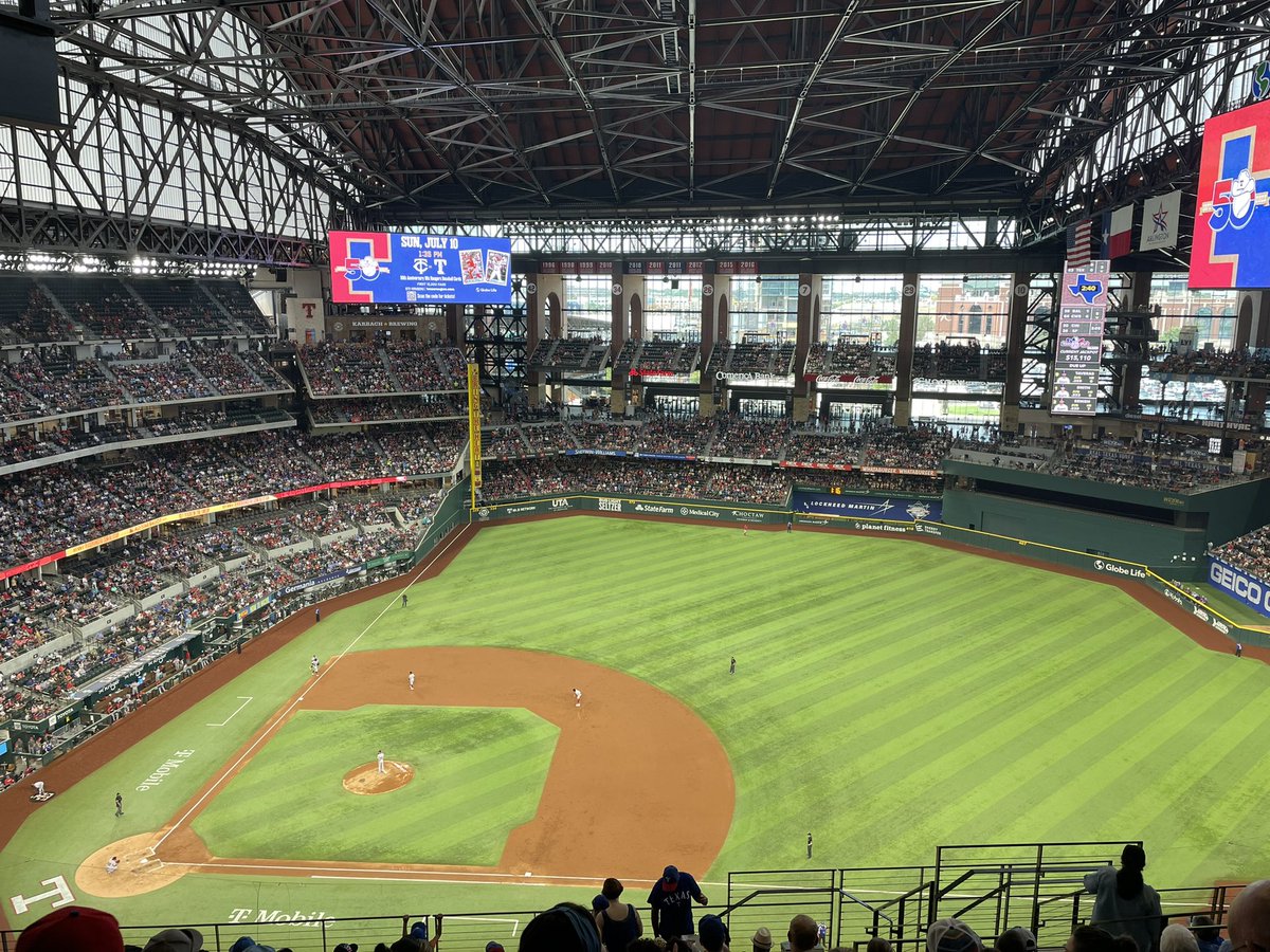 LeonMCook's tweet photo. Let’s go Rangers. #40degrees #wheninTexas @Rangers https://t.co/5wAgFbD3QS