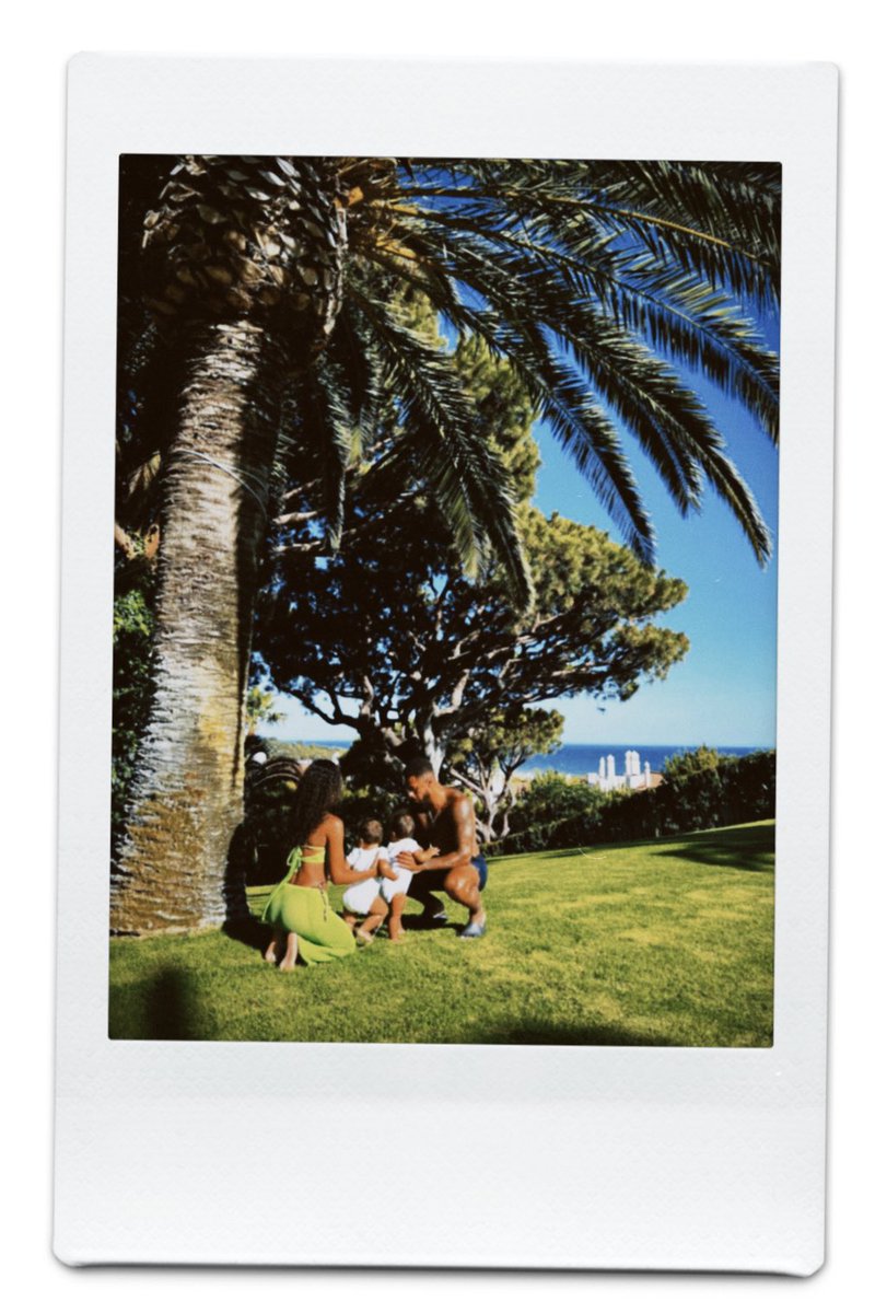 LEIGHZIP's tweet image. 💌 pinnock-gray family