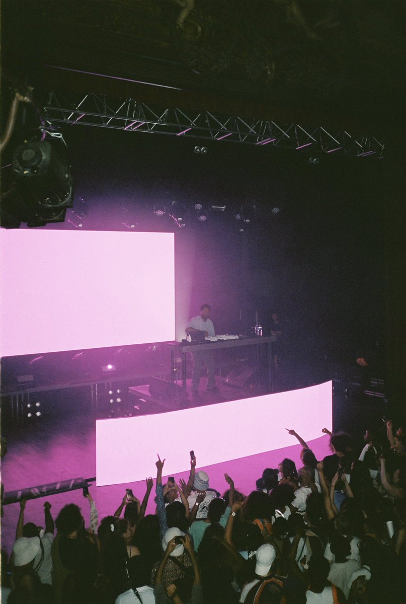 alchimistfr's tweet image. La nuit parisienne de Kaytranada photographiée par Jonathan Jackson pour Alchimist.