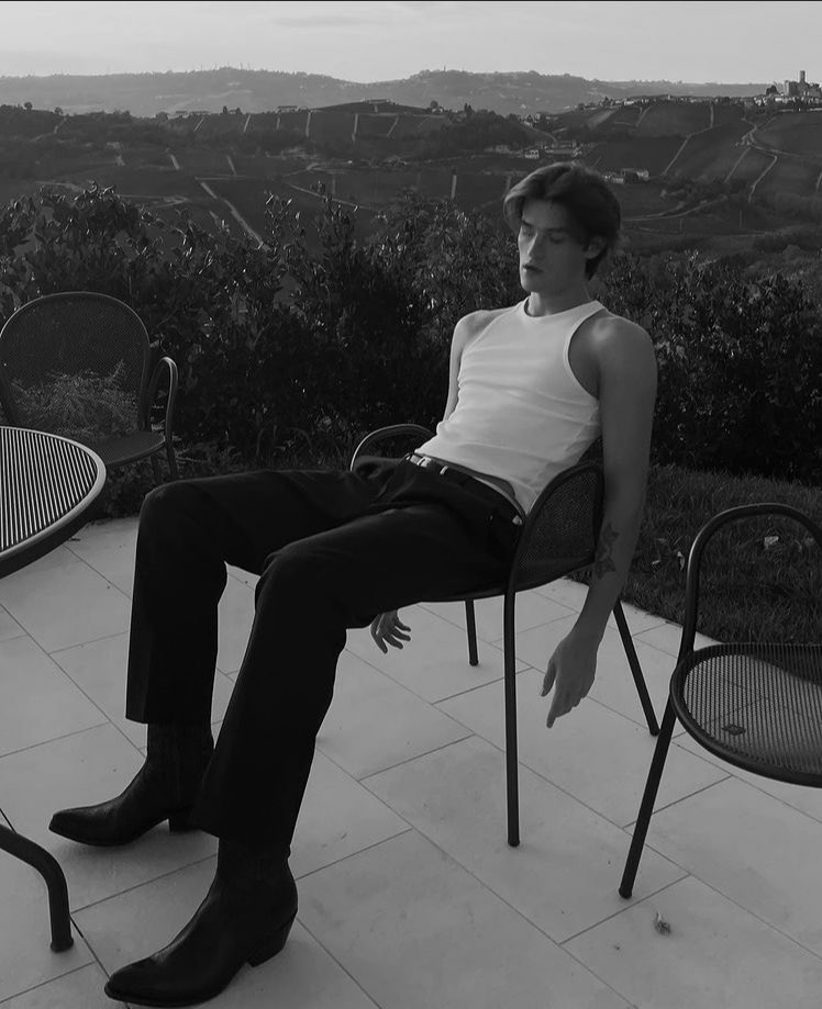 ilveroaiace's tweet photo. beh, ci sono anche io :) #blackandwhiteparty https://t.co/Q2N5mKa8pU