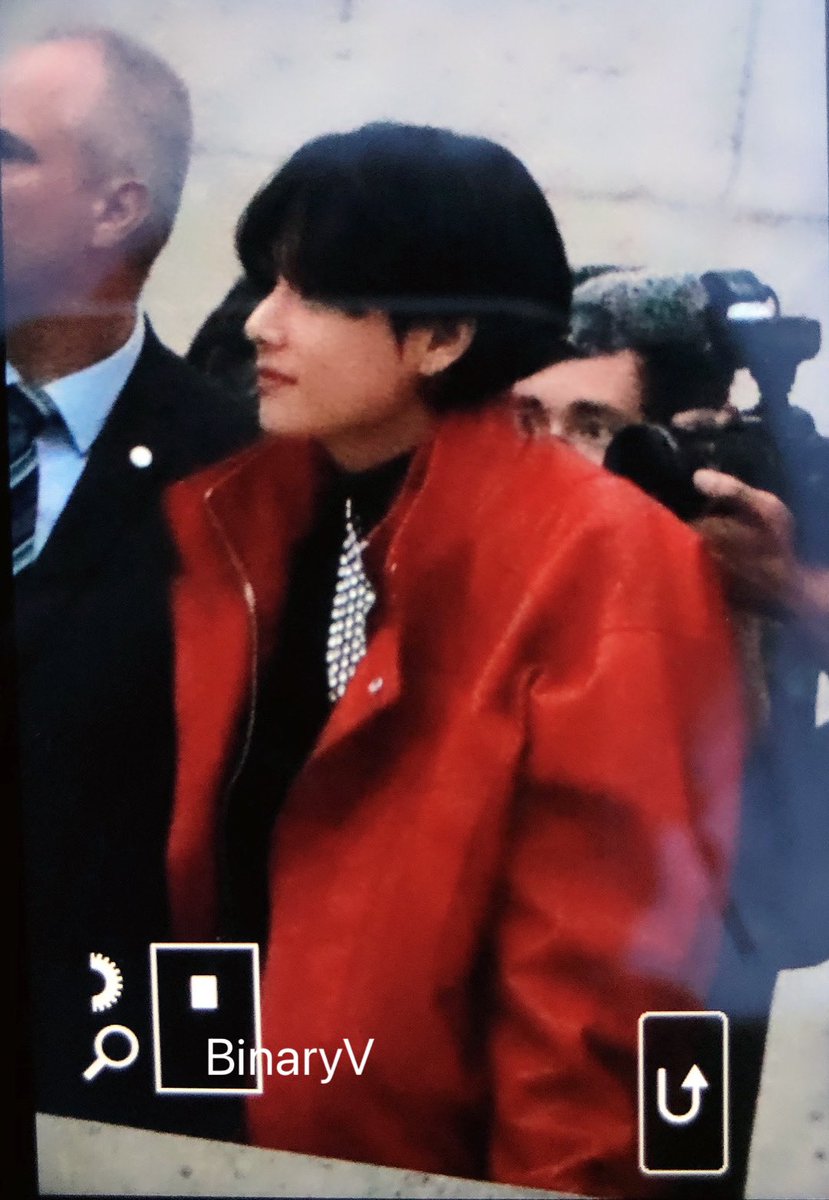 BinaryStar_V's tweet photo. 220626 PREVIEW

#CELINExV #TaehyungInParis 
#뷔 #TAEHYUNG  #김태형 #태태 #テテ #BTS       #방탄소년단       
@BTS_twt https://t.co/T565AzkCj1