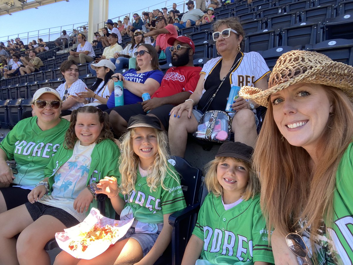 Champion4Girls's tweet photo. @Padres #timetoshine Girl Scouts and Baseball = FUN! https://t.co/1yinqbBcrM