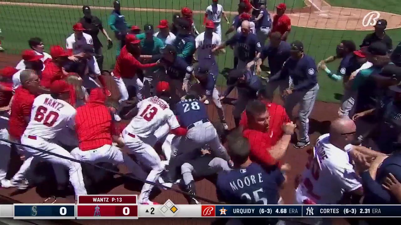 Mariners celebrate Jesse Winker with standing ovation, pizza pin after  brawl with Angels