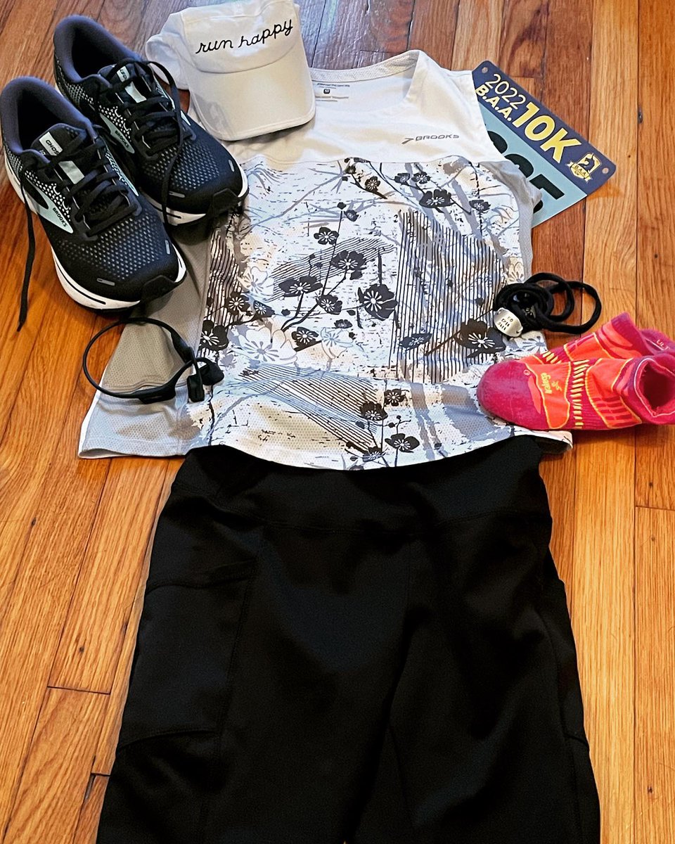 RunAttitude's tweet image. Prepping for the @teambaa 10K tomorrow!

#baa10k #runhappyteam #runhappy #fitafter50 #readytorun #letsgo #summerrunning

📸 instagram.com/p/CfPxWITr8r7/ via tweet.photo