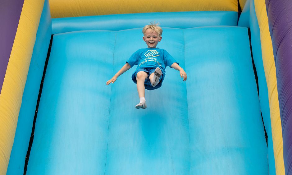 Kids enjoy Youth Day in Wallingford trib.al/pRFPhNF