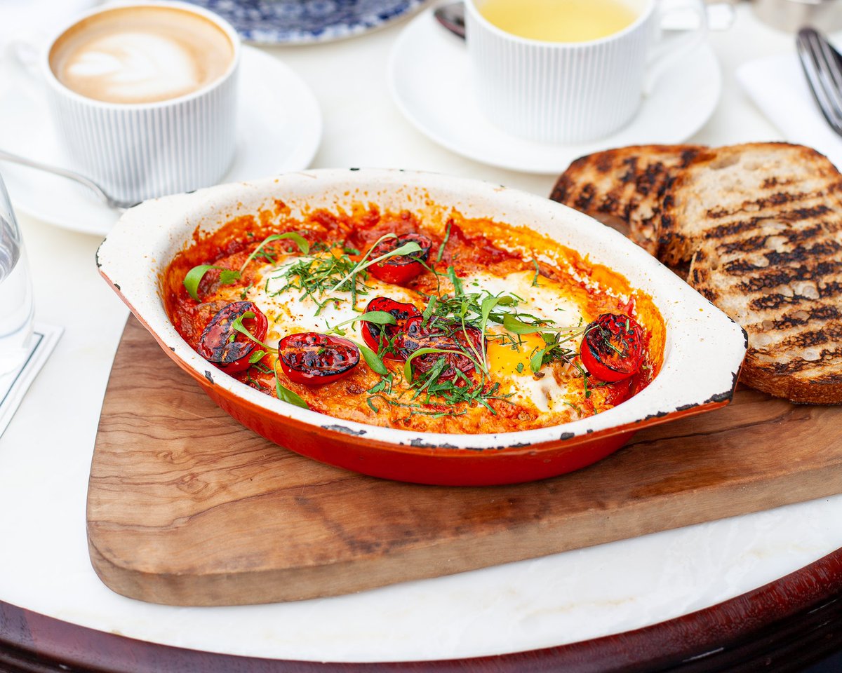 AOKKitchenSaudi's tweet photo. Who doesn't love Shakshuka!😋

Baked organic eggs in rich tomato sauce, sweet peppers &amp; herbs 🌿🍳👌🏻

9200 25304 📞

All day dining at #KAFD 🍴

#aokkitchensaudi #aokkitchenriyadh #riyadhrestaurants #riyadhfood #nowopen https://t.co/P3xVwMfg4W