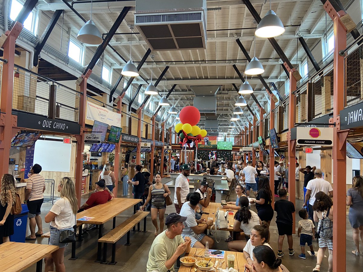 Afterwards, headed to @ParkvilleMarket, a food hall representing cuisines from different slices of the city’s diverse population. It was bumping. Um, Hartford slaps?