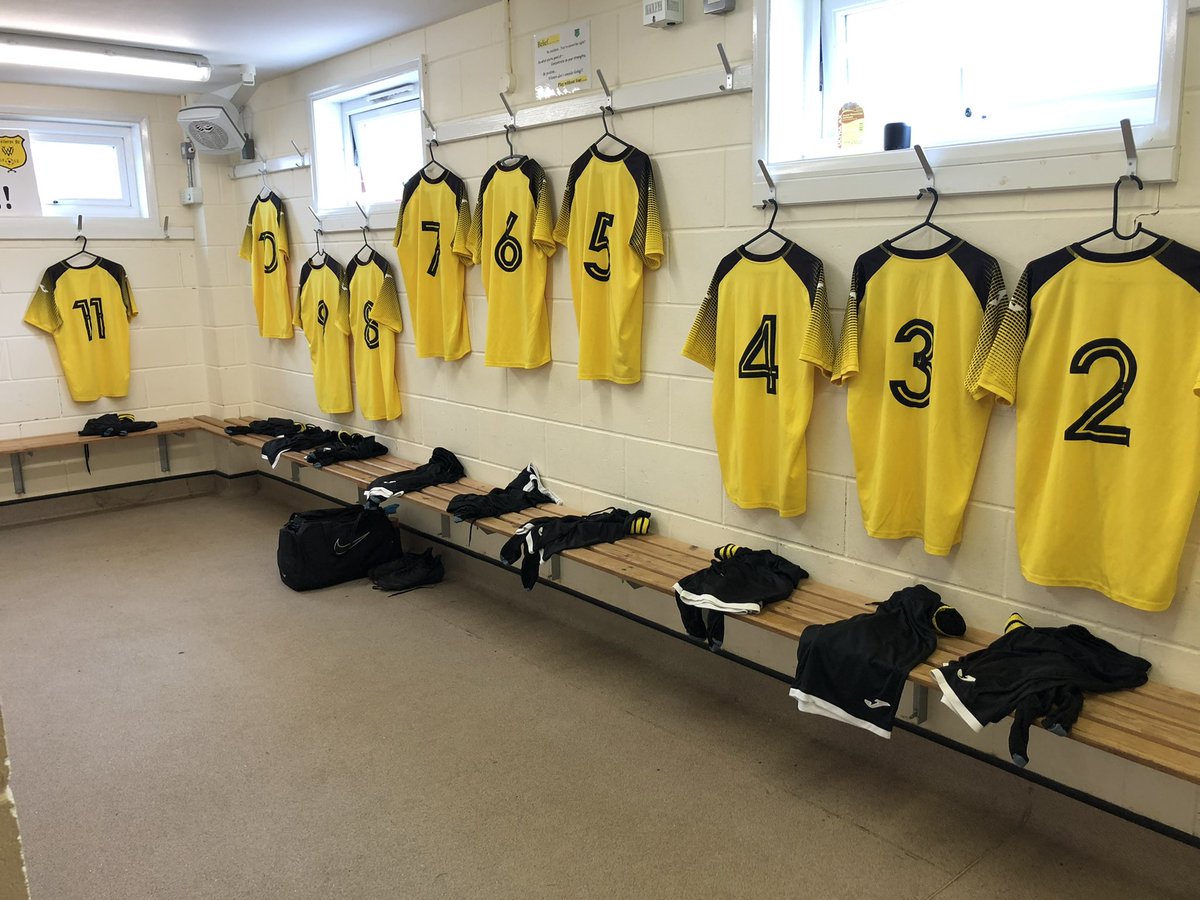 Pleased to announce <a href="/hacko1979/">Lee hackleton</a> as our new manager, Lee has a wealth of experience in local football and we look forward to the season ahead💛🖤💛

Training starts Tuesday at Freethorpe 7pm ⚽️

#yellows