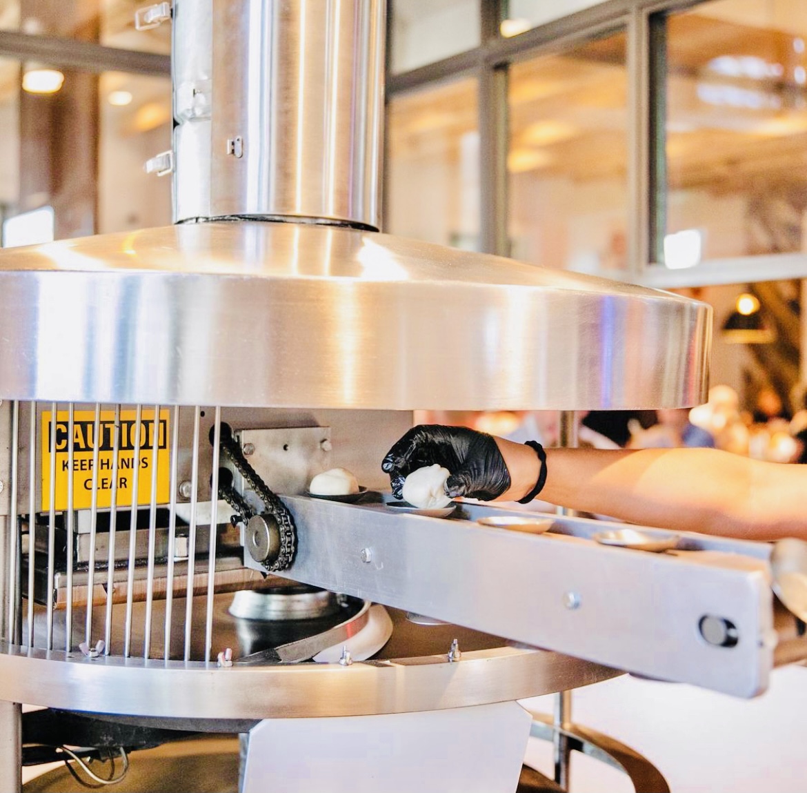 Blue_Goose's tweet image. Why buy store bought when you can get fresh, homemade tortillas?! We pump out fresh tortillas every single day, come by and see how it’s done at our store’s tortilla stations. 

Only at #bluegoosecantina