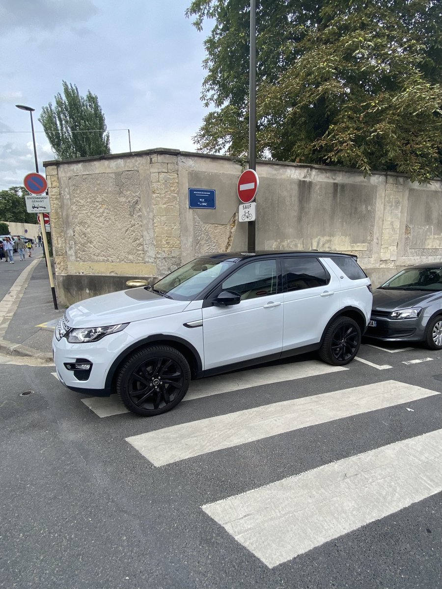 MDB_BB's tweet photo. Allégorie de #BoulogneBillancourt
#BagnoleBillancourt #SUV #GCUM
🖕#FuckLesPietons 🚶🏻👨🏼‍🦯🧑🏻‍🦽

La #LoiLOM et les carrefours hollandais permettent d’éviter cela

Ne laissons plus l’égoïsme d’une minorité, pourrir la vie d’une majorité 🚸 #Incivilite

Protégeons les passages piétons 🚧 https://t.co/qOegXbXfrT