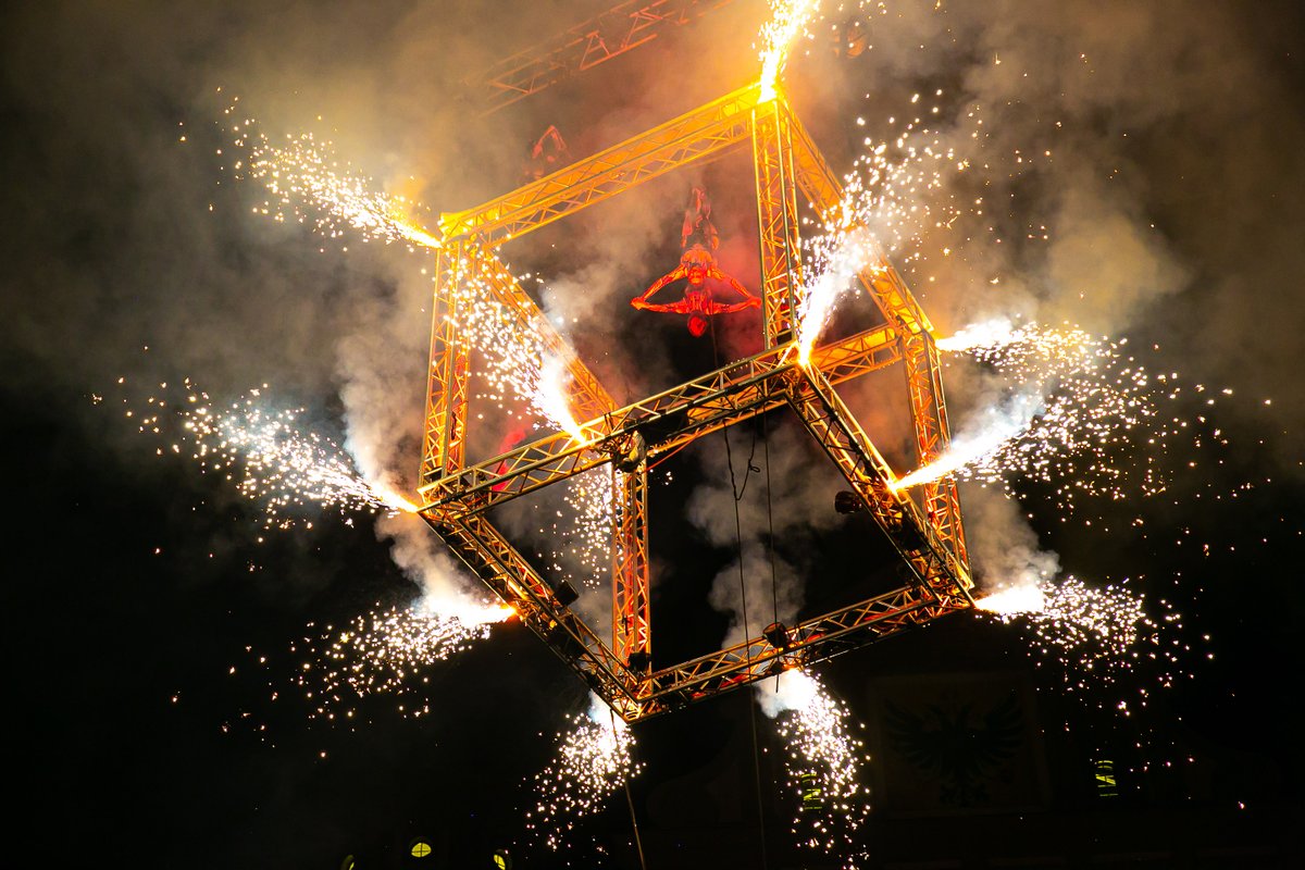 Wunderschöne lange Kunstnacht in Augsburg mit Eventi verticali aus Italien.

#artist #artistic #kunstnacht #augsburg #sommervibes #show #event