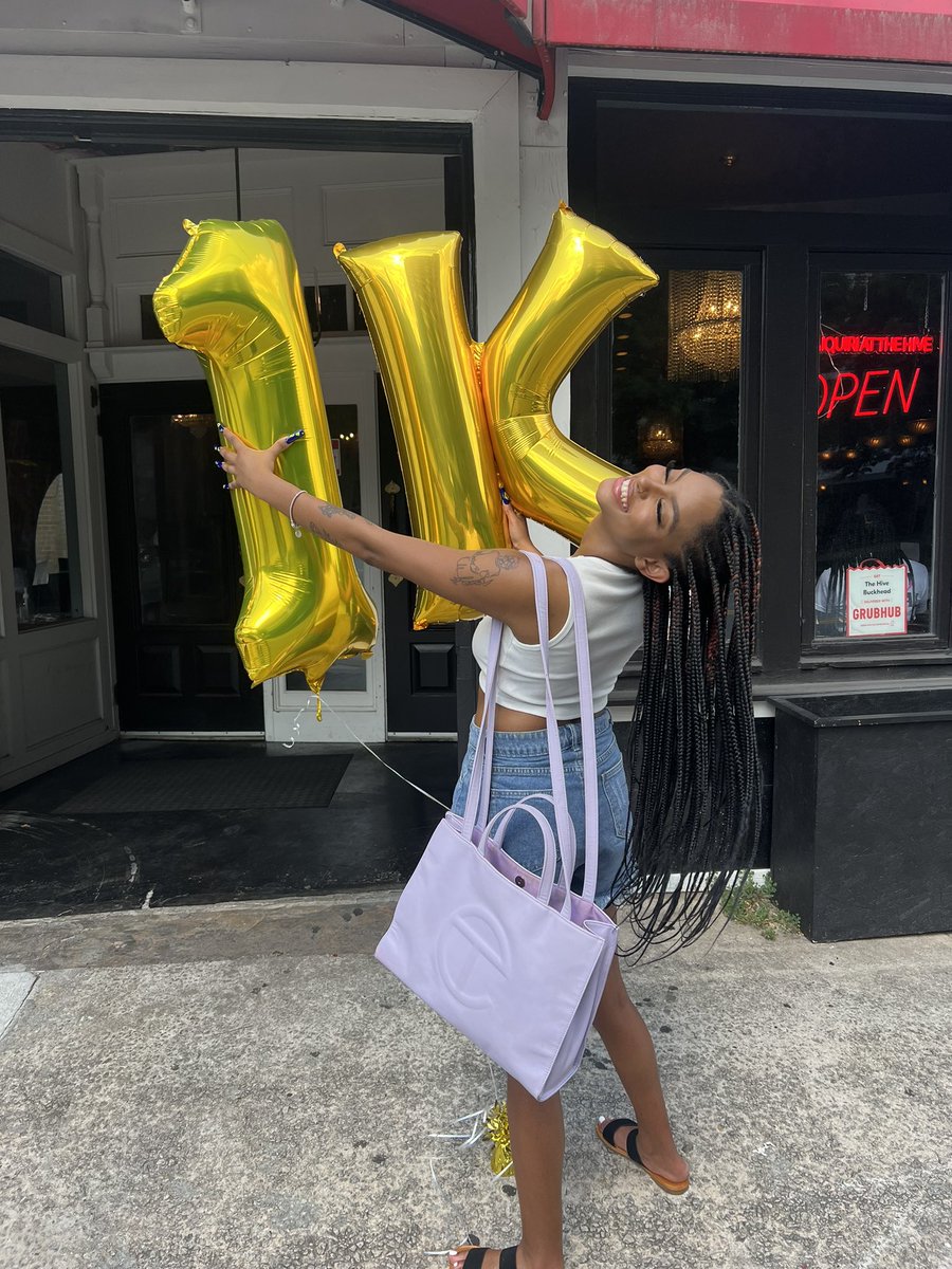 gracefromthe6's tweet photo. my bf rounded up all my friends and planned a surprise brunch to celebrate my 1000 subscribers on youtube 🥺🥺 https://t.co/ycnRzhyJ50