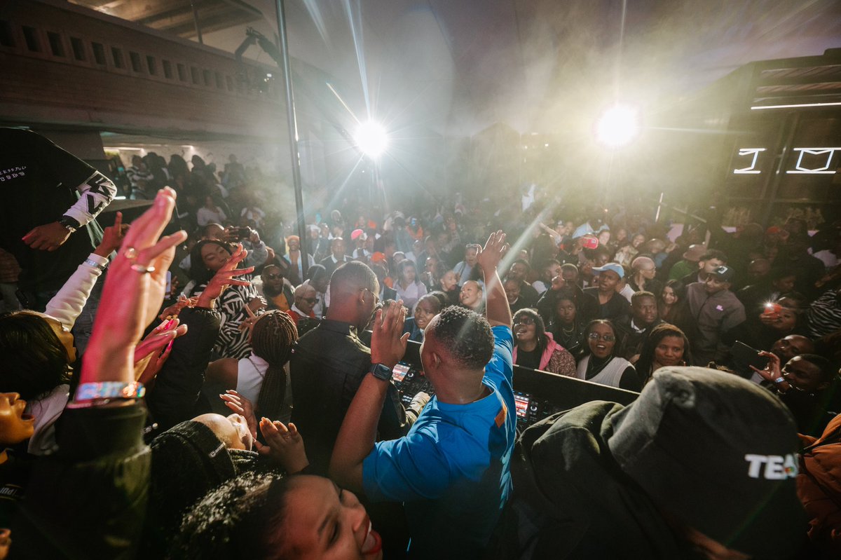 Shimza01's tweet photo. Man!!! ♥️🙏🏾 I’ll never take the support for granted, I’ll keep pushing 🙏🏾🙏🏾🙏🏾♥️ Thank you for everything 🙏🏾🙏🏾🙏🏾 https://t.co/mQpSyyLiqW