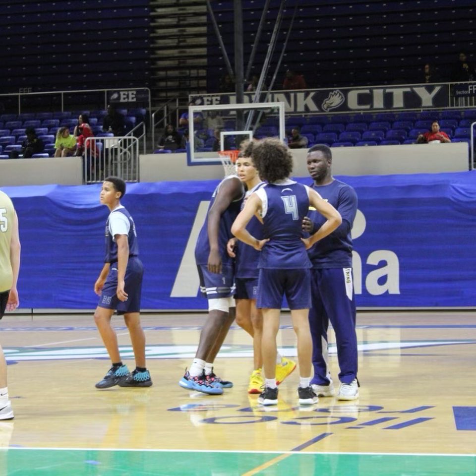 CoachBJ_3's tweet photo. Paying our dues!! Extremely grateful for the month of JUNE, it’s been beneficial to spend quality time with our young men on and off the court. 
Excited for the JOURNEY, excited for the GRIND. 

Thank you Lord! #BOLTUP #1Mo2Go https://t.co/Z4zUcw6RJt
