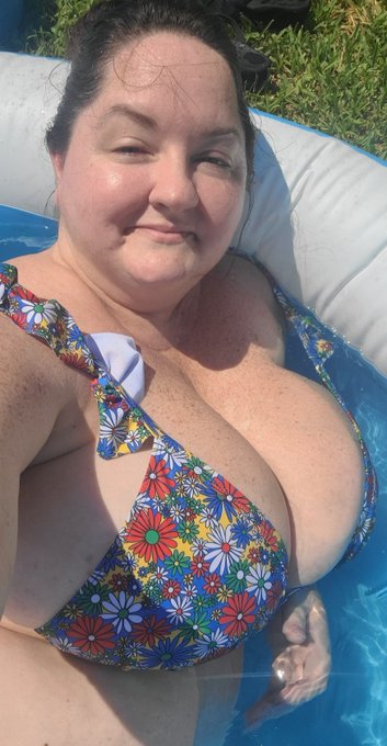 Backyard inflatable pool and waterslide day! https://t.co/iyg6JBVCGv<a href="/tag/mvsales"class="tags"><span>#mvsales</span></a>