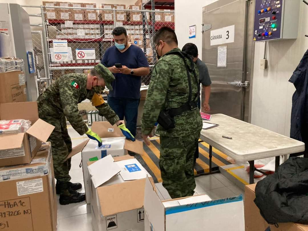 🚨ATENCIÓN🚨#Tamaulipas
El Ejército Mexicano informa recibió en el almacén de la Secretaría de Salud #CdVictoria 54,000 dosis de vacunas Pfizer, con el fin de continuar con la campaña de vacunación para aplicar a niños de 5 a 11 años de edad.
Falta la fecha para su aplicación.